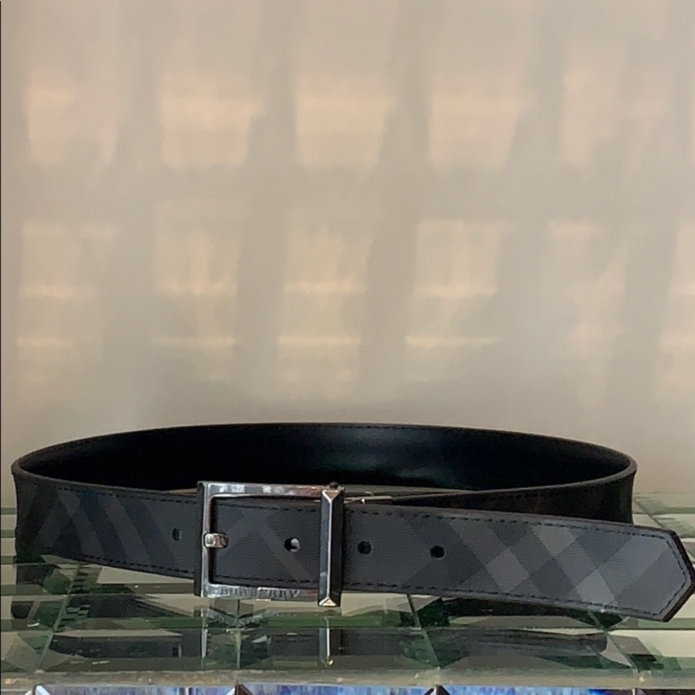 BURBERRY Mens Reversible London Check Leather Belt